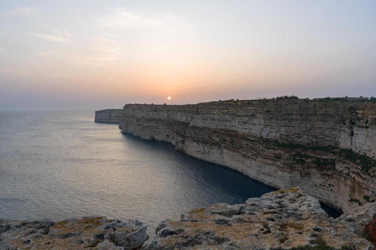 森可水疗中心酒店 萨奈特 外观 照片 Sunset at the Dingli Cliffs