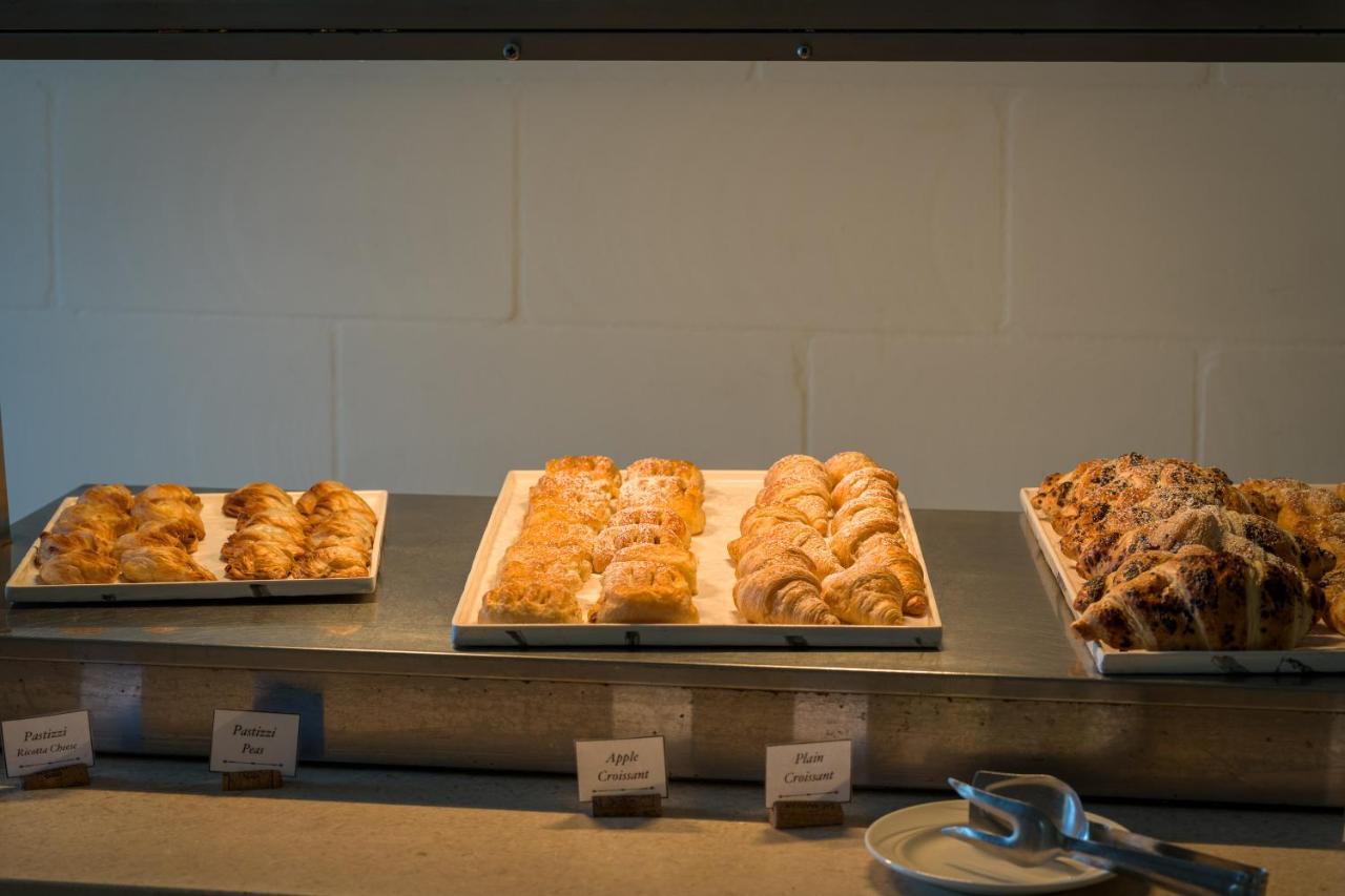 森可水疗中心酒店 萨奈特 外观 照片 Baked goods at a buffet