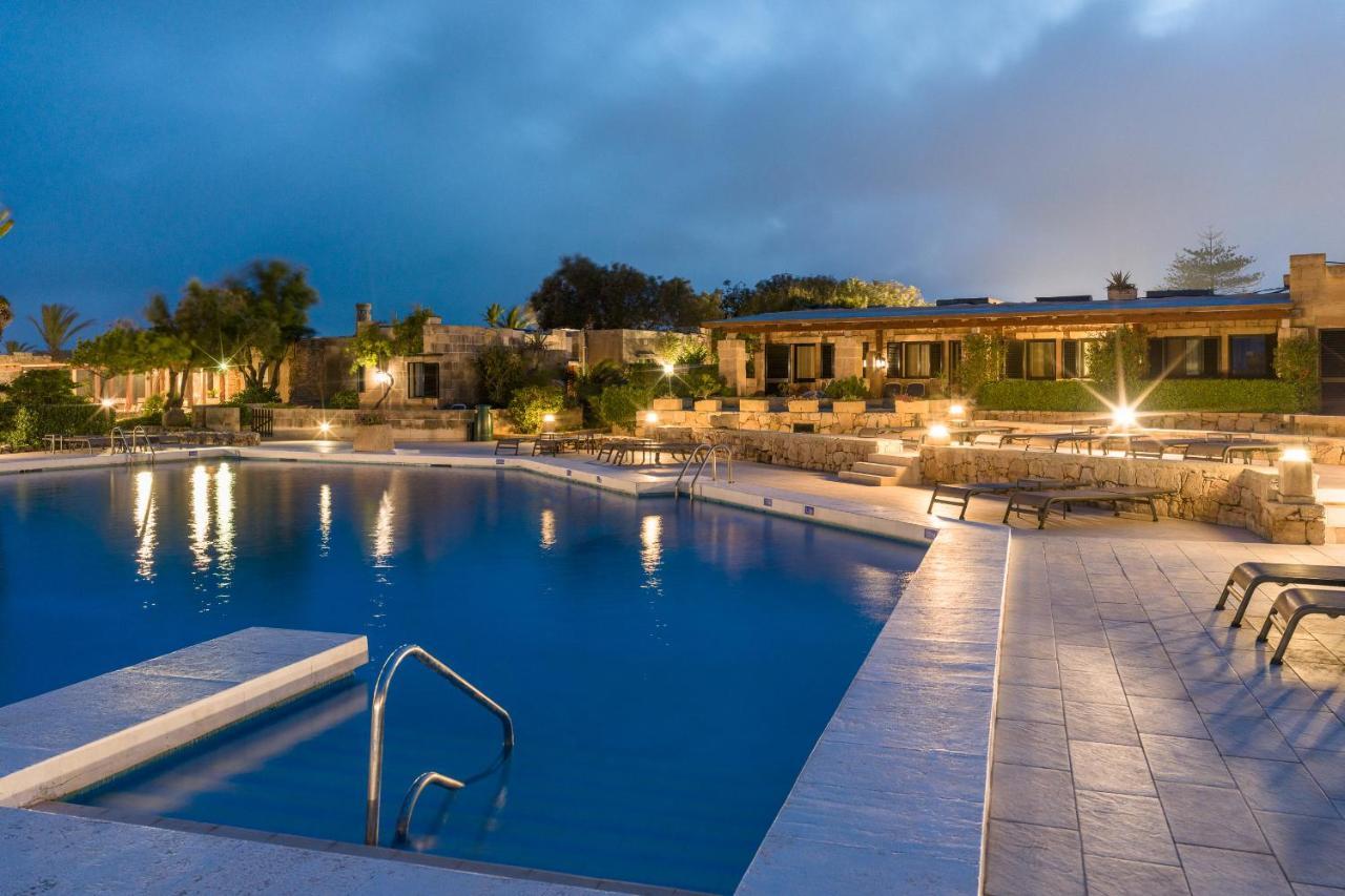 森可水疗中心酒店 萨奈特 外观 照片 The pool at the hotel
