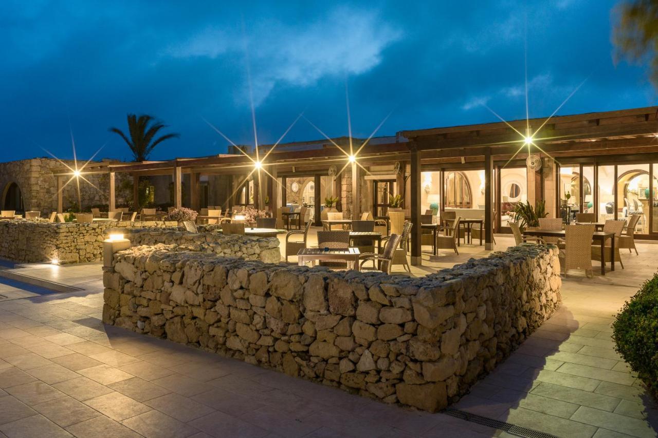 森可水疗中心酒店 萨奈特 外观 照片 The restaurant at night